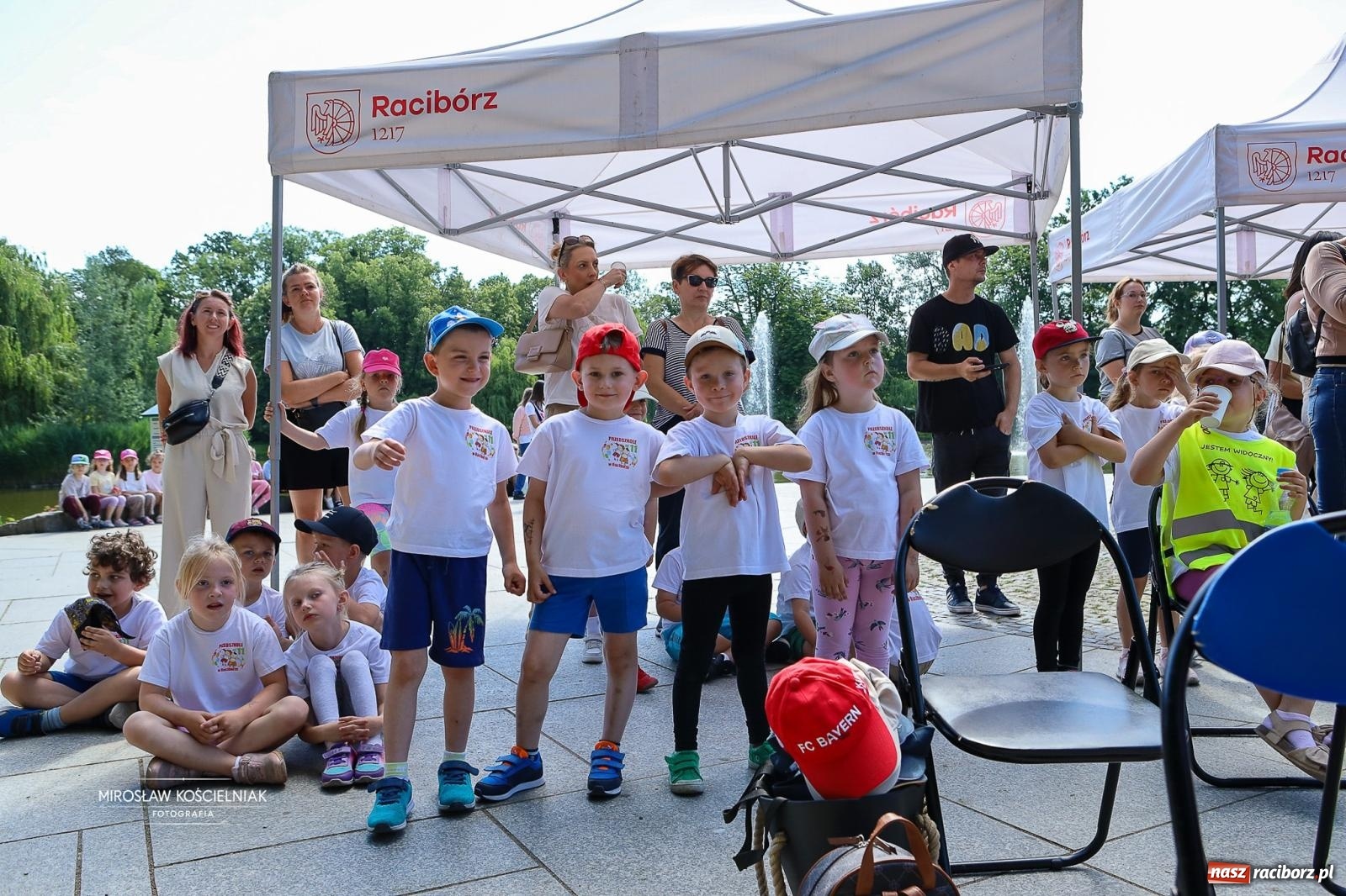 Zdjęcie w galerii na portalu naszraciborz.pl: Park Roth pełen dziecięcej energii. IV Festiwal Piosenki i Sportu za nami [FOTO i WIDEO] wiadomości z regionu
