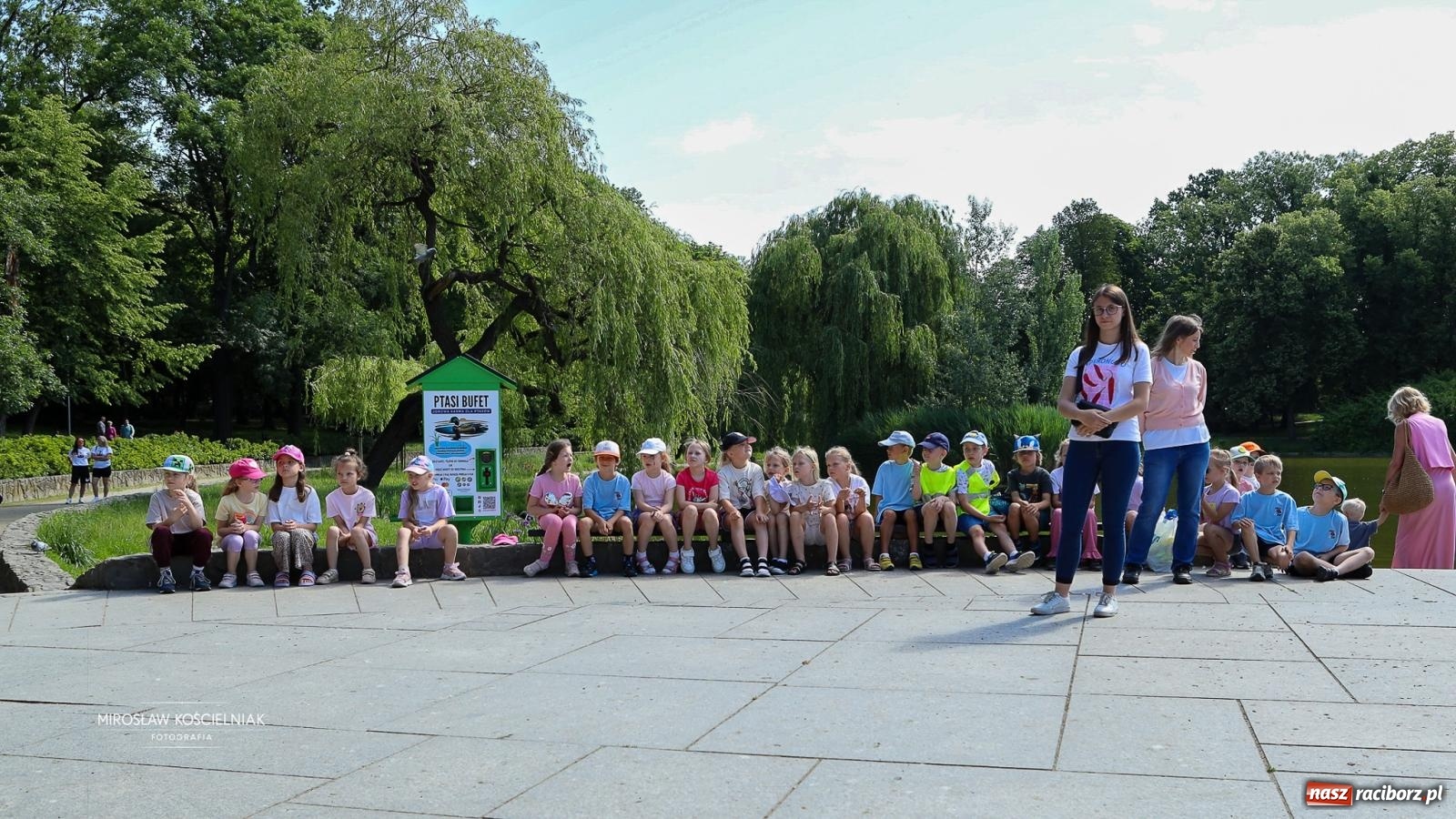 Zdjęcie w galerii na portalu naszraciborz.pl: Park Roth pełen dziecięcej energii. IV Festiwal Piosenki i Sportu za nami [FOTO i WIDEO] wiadomości z regionu