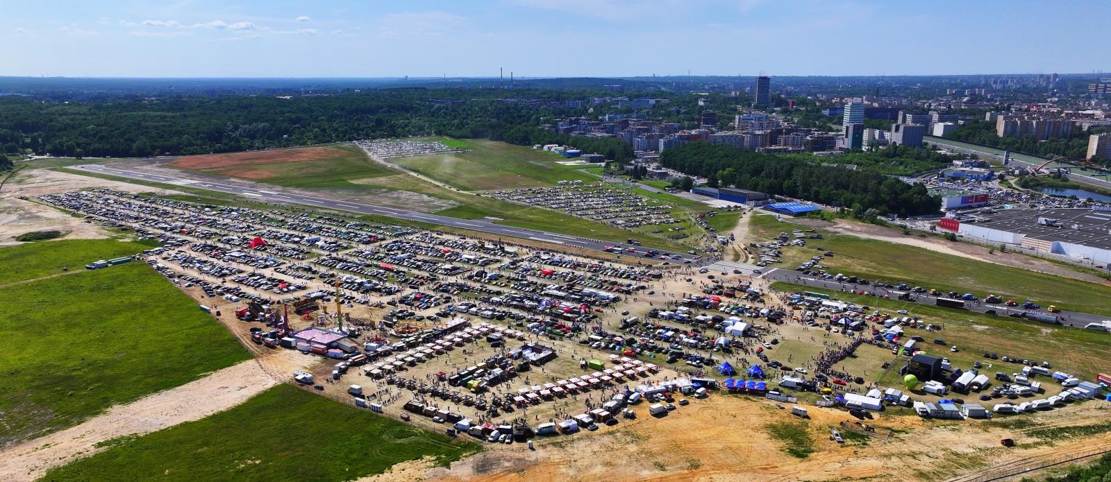 Zdjęcie w galerii na portalu naszraciborz.pl: American Cars Mania, czyli największy festiwal amerykańskiej motoryzacji w Europie. Klasyki i mocne bestie! wiadomości z regionu