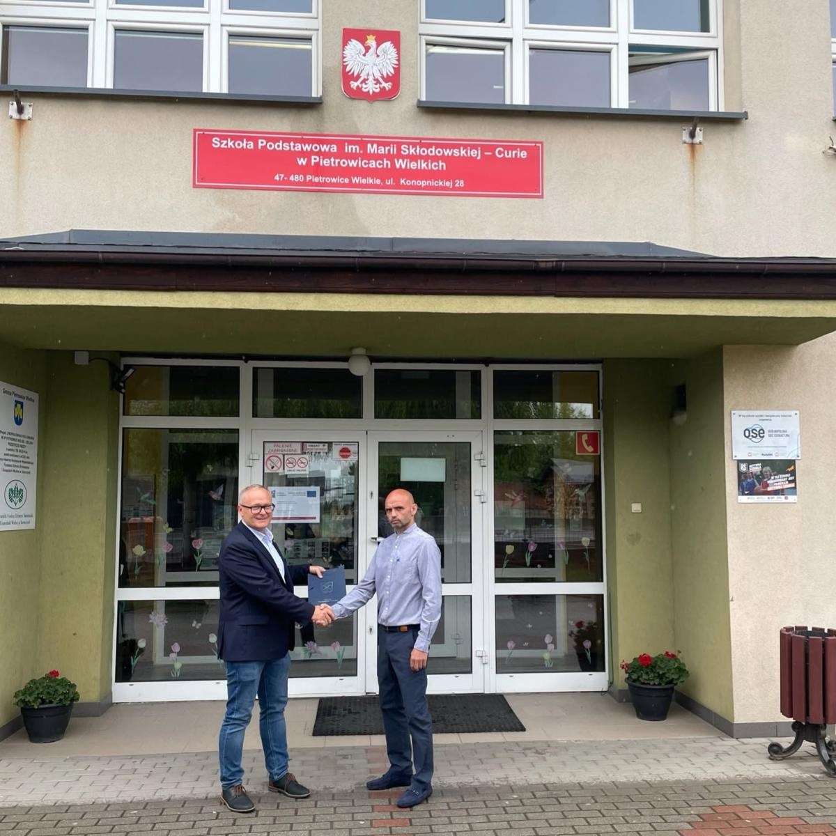 Zdjęcie w galerii na portalu naszraciborz.pl: Trzy na trzy. Podpisano dwie umowy na termomodernizację szkół w gminie Pietrowice Wielkie wiadomości z regionu