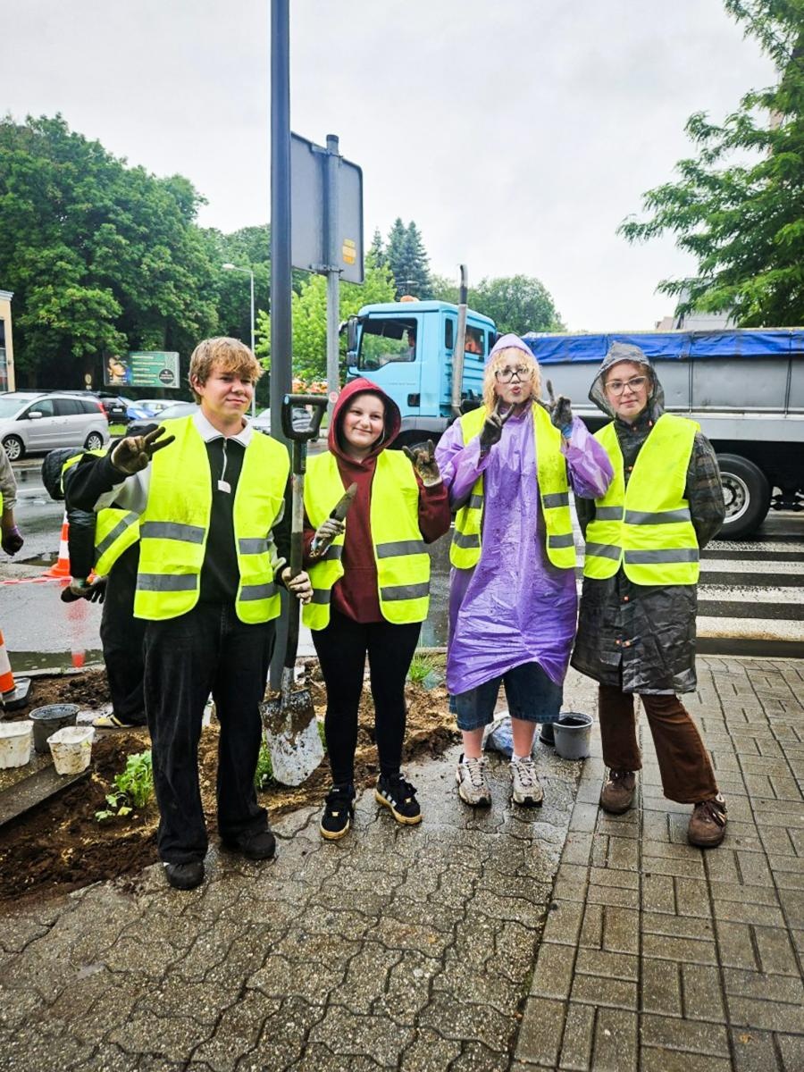 Zdjęcie w galerii na portalu naszraciborz.pl: InPost for Cities - Postawmy na Klimat. Młodzi Raciborzanie współtworzą zmiany w swoim mieście wiadomości z regionu