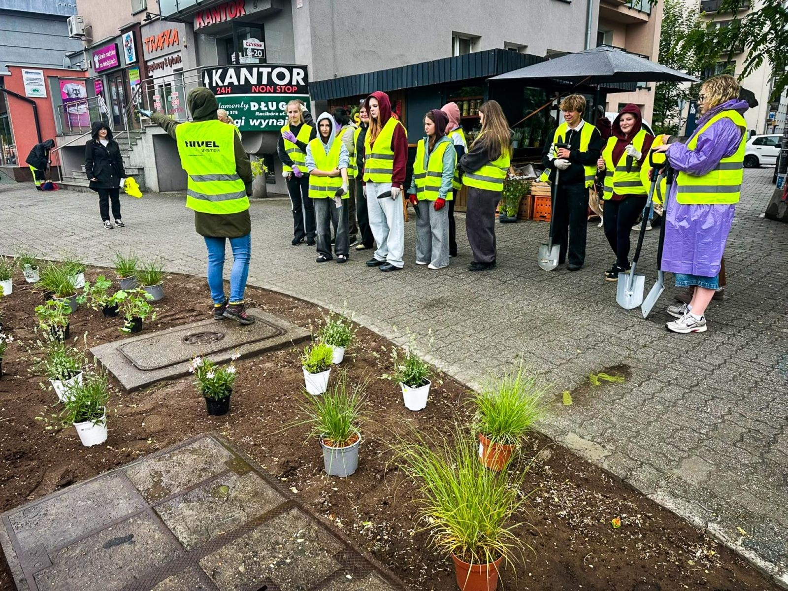 Zdjęcie w galerii na portalu naszraciborz.pl: InPost for Cities - Postawmy na Klimat. Młodzi Raciborzanie współtworzą zmiany w swoim mieście wiadomości z regionu