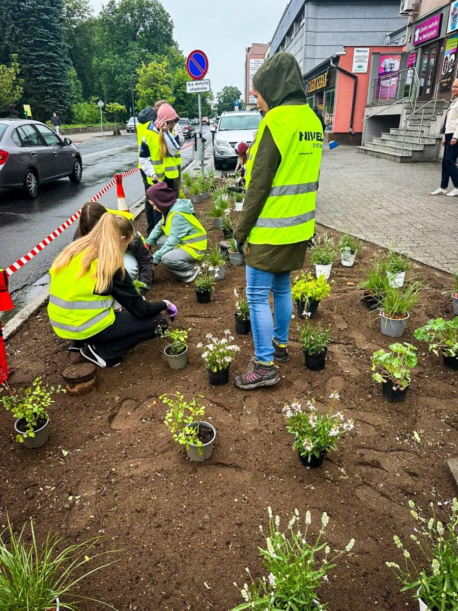 Zdjęcie w galerii na portalu naszraciborz.pl: InPost for Cities - Postawmy na Klimat. Młodzi Raciborzanie współtworzą zmiany w swoim mieście wiadomości z regionu