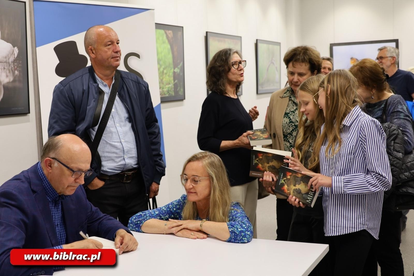 Zdjęcie w galerii na portalu naszraciborz.pl: Jak wygląda wena? Andrzej Biskup promował swoją nową powieść Miriam w bibliotece wiadomości z regionu