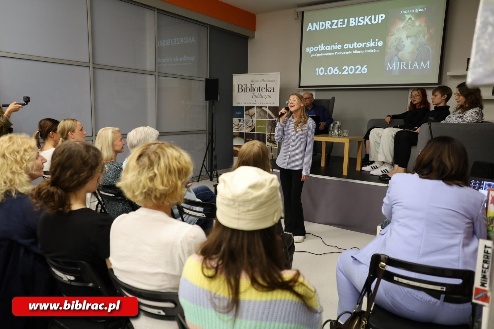 Zdjęcie w galerii na portalu naszraciborz.pl: Jak wygląda wena? Andrzej Biskup promował swoją nową powieść Miriam w bibliotece wiadomości z regionu
