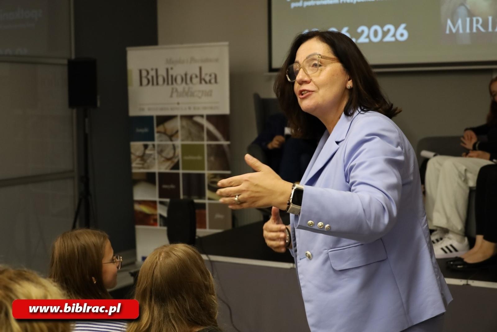 Zdjęcie w galerii na portalu naszraciborz.pl: Jak wygląda wena? Andrzej Biskup promował swoją nową powieść Miriam w bibliotece wiadomości z regionu