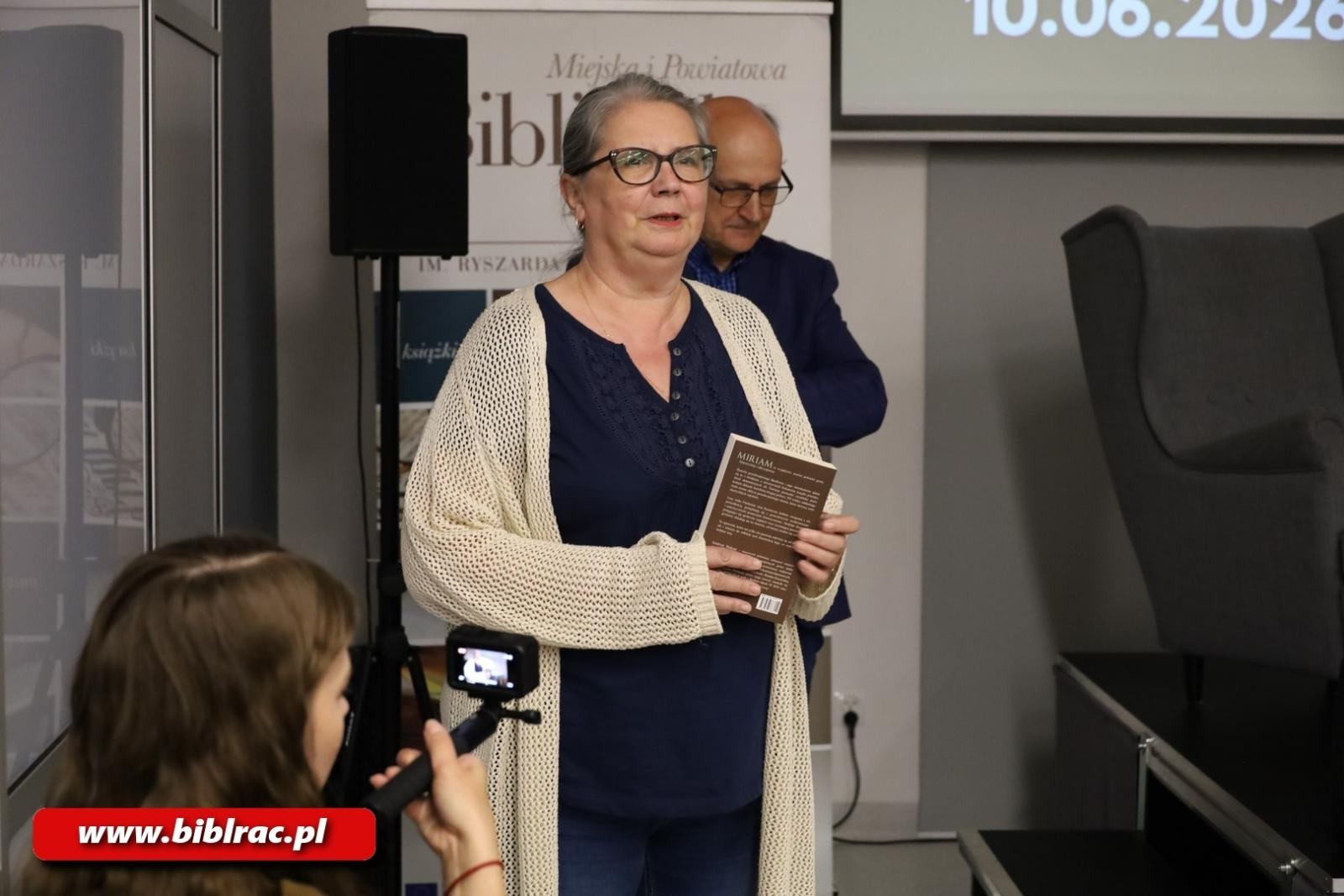 Zdjęcie w galerii na portalu naszraciborz.pl: Jak wygląda wena? Andrzej Biskup promował swoją nową powieść Miriam w bibliotece wiadomości z regionu