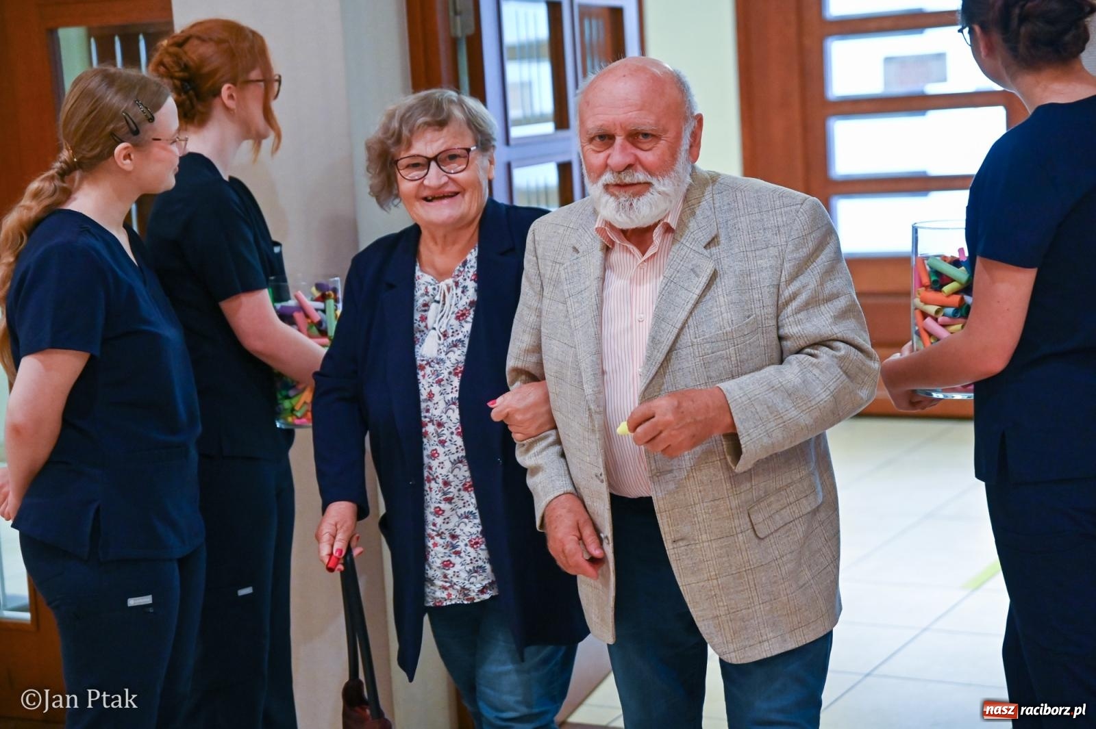 Zdjęcie w galerii na portalu naszraciborz.pl: Czepkowanie studentów pielęgniarstwa w Raciborzu. Symboliczny początek zawodowej drogi [FOTO i WIDEO] wiadomości z regionu