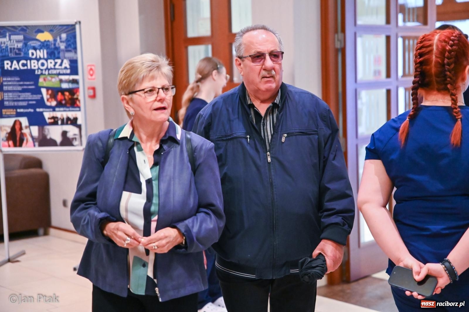 Zdjęcie w galerii na portalu naszraciborz.pl: Czepkowanie studentów pielęgniarstwa w Raciborzu. Symboliczny początek zawodowej drogi [FOTO i WIDEO] wiadomości z regionu