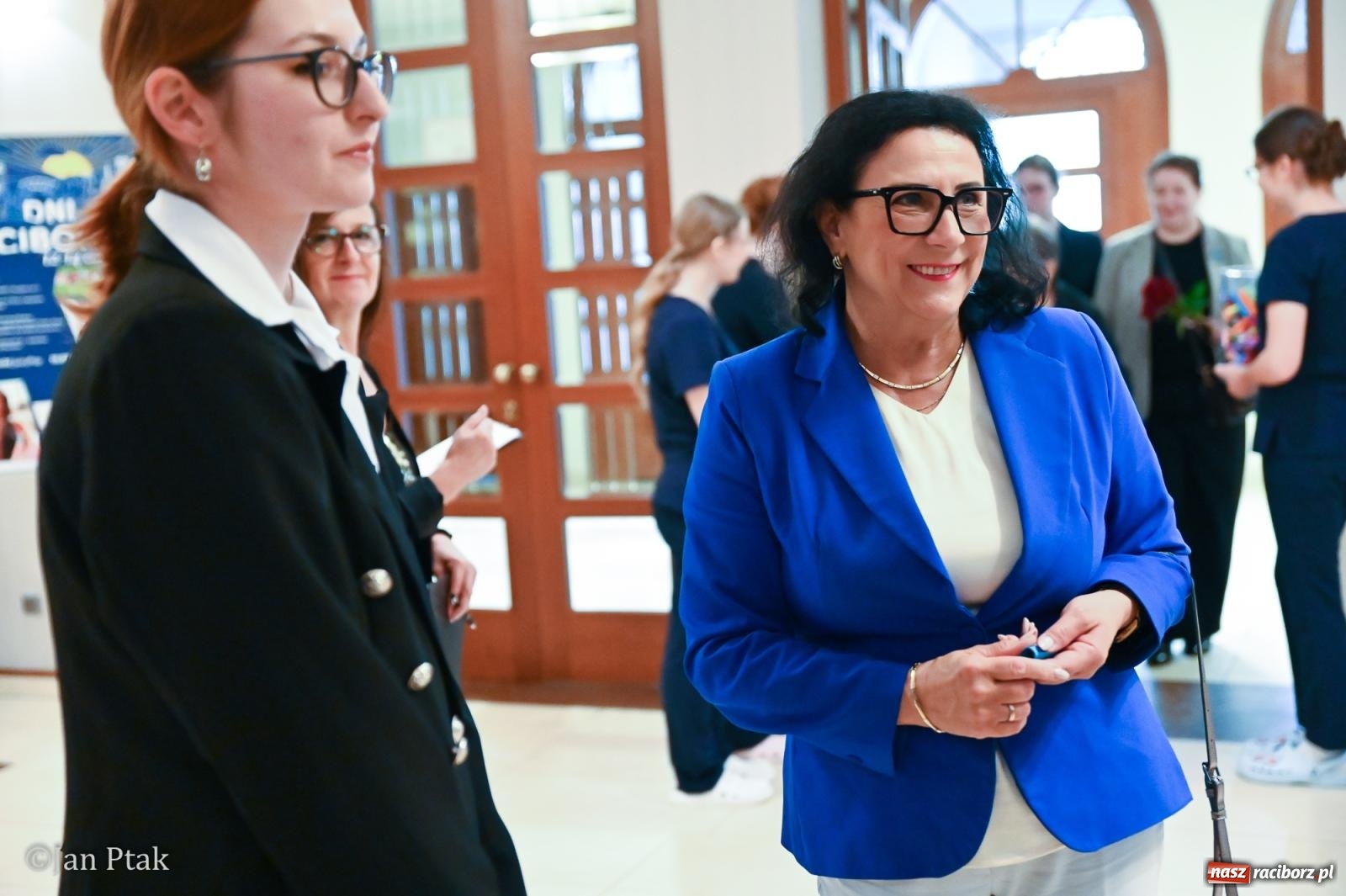Zdjęcie w galerii na portalu naszraciborz.pl: Czepkowanie studentów pielęgniarstwa w Raciborzu. Symboliczny początek zawodowej drogi [FOTO i WIDEO] wiadomości z regionu