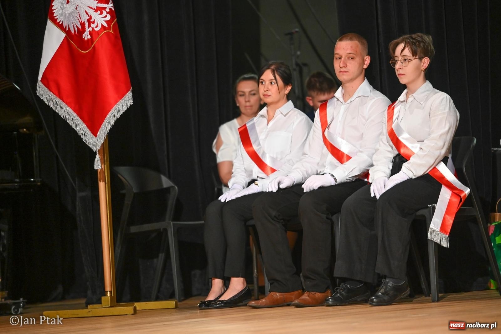 Zdjęcie w galerii na portalu naszraciborz.pl: Czepkowanie studentów pielęgniarstwa w Raciborzu. Symboliczny początek zawodowej drogi [FOTO i WIDEO] wiadomości z regionu