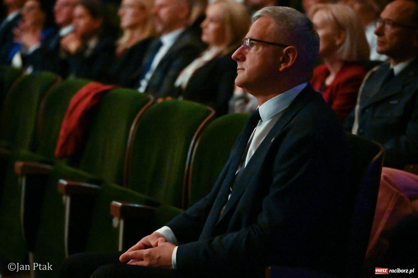 Zdjęcie w galerii na portalu naszraciborz.pl: Czepkowanie studentów pielęgniarstwa w Raciborzu. Symboliczny początek zawodowej drogi [FOTO i WIDEO] wiadomości z regionu