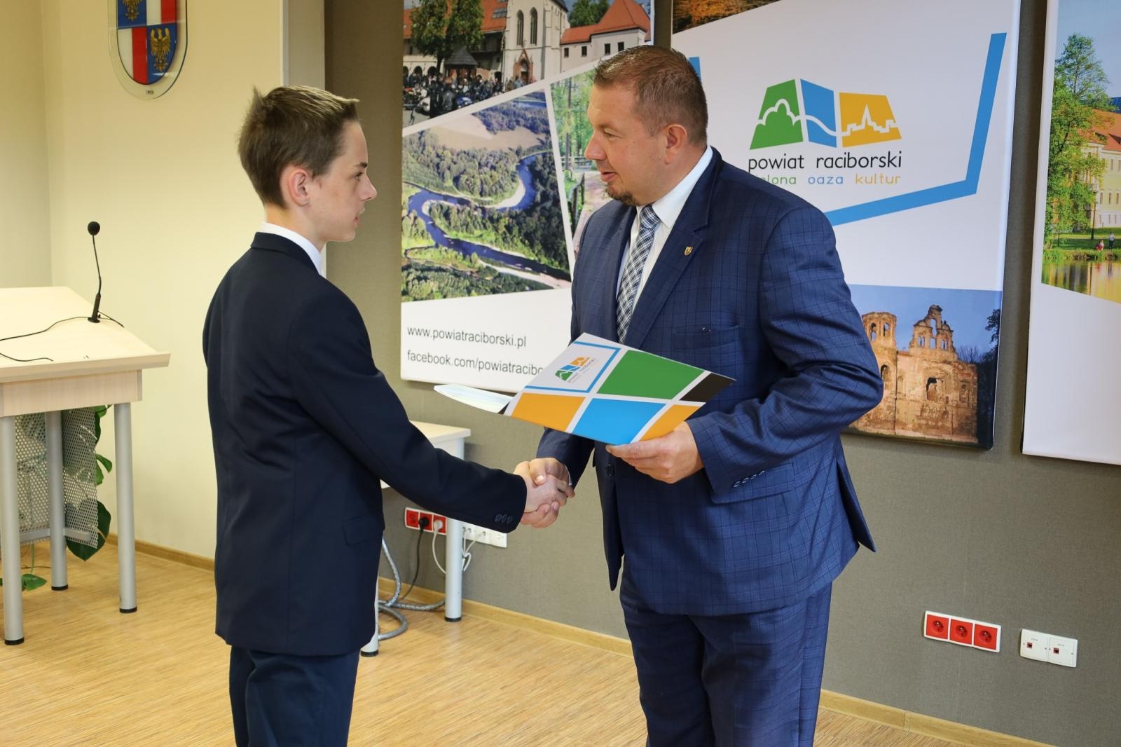 Zdjęcie w galerii na portalu naszraciborz.pl: 32. Powiatowy Konkurs Mistrz Ortografii rozstrzygnięty wiadomości z regionu