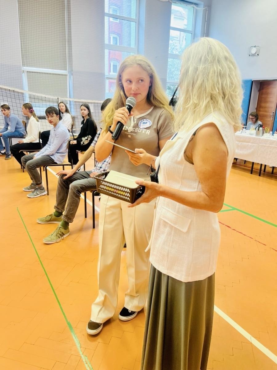 Zdjęcie w galerii na portalu naszraciborz.pl: Młodzi mistrzowie wiedzy i zabawy: Za nami jubileuszowa 20. edycja konkursu Mądra Głowa wiadomości z regionu