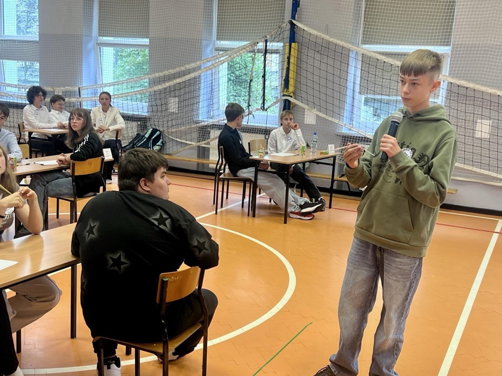 Zdjęcie w galerii na portalu naszraciborz.pl: Młodzi mistrzowie wiedzy i zabawy: Za nami jubileuszowa 20. edycja konkursu Mądra Głowa wiadomości z regionu