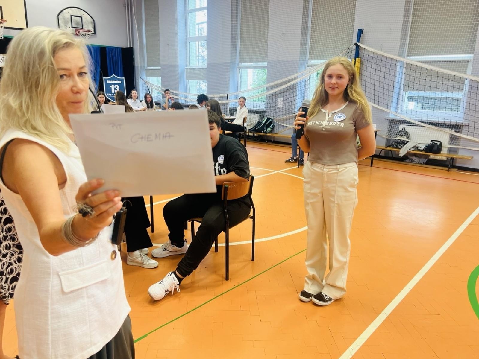 Zdjęcie w galerii na portalu naszraciborz.pl: Młodzi mistrzowie wiedzy i zabawy: Za nami jubileuszowa 20. edycja konkursu Mądra Głowa wiadomości z regionu