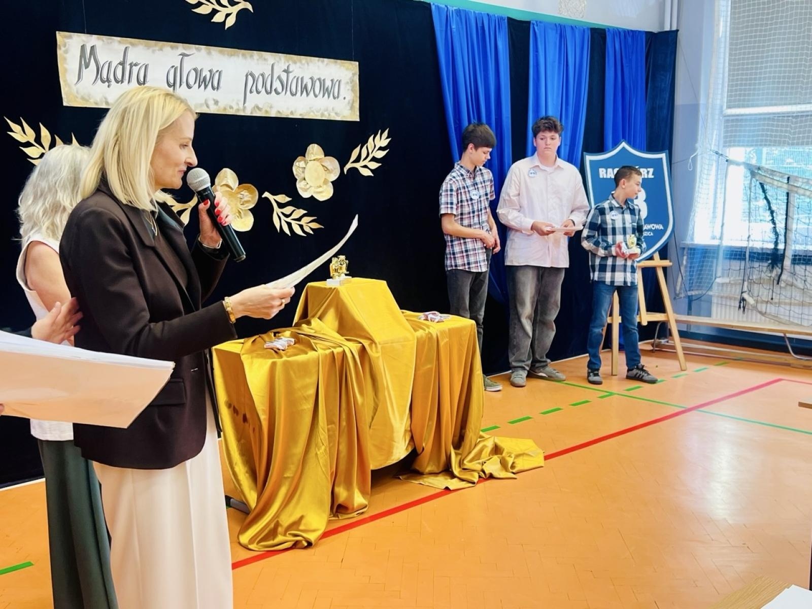 Zdjęcie w galerii na portalu naszraciborz.pl: Młodzi mistrzowie wiedzy i zabawy: Za nami jubileuszowa 20. edycja konkursu Mądra Głowa wiadomości z regionu