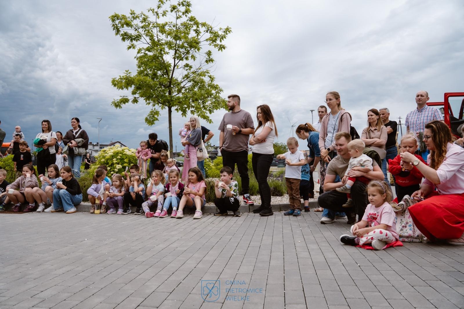 Zdjęcie w galerii na portalu naszraciborz.pl: Integracja najmłodszych w Kornicach. Wspólna zabawa w nowym gminnym przedszkolu i żłobku wiadomości z regionu