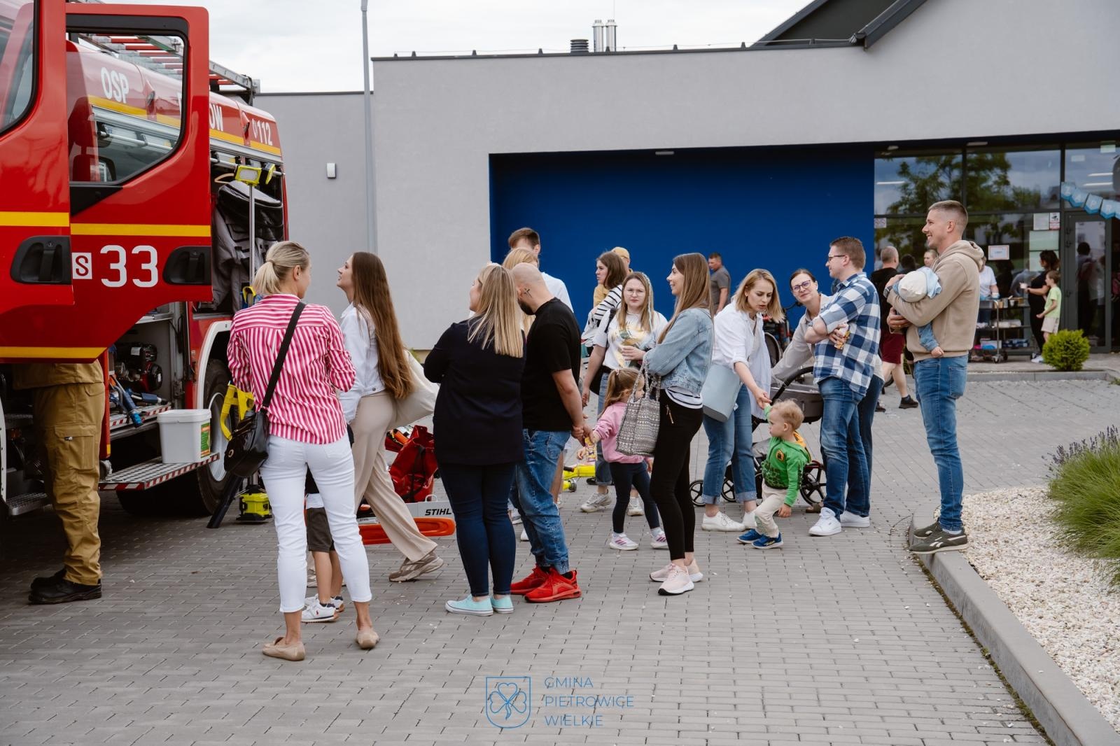 Zdjęcie w galerii na portalu naszraciborz.pl: Integracja najmłodszych w Kornicach. Wspólna zabawa w nowym gminnym przedszkolu i żłobku wiadomości z regionu