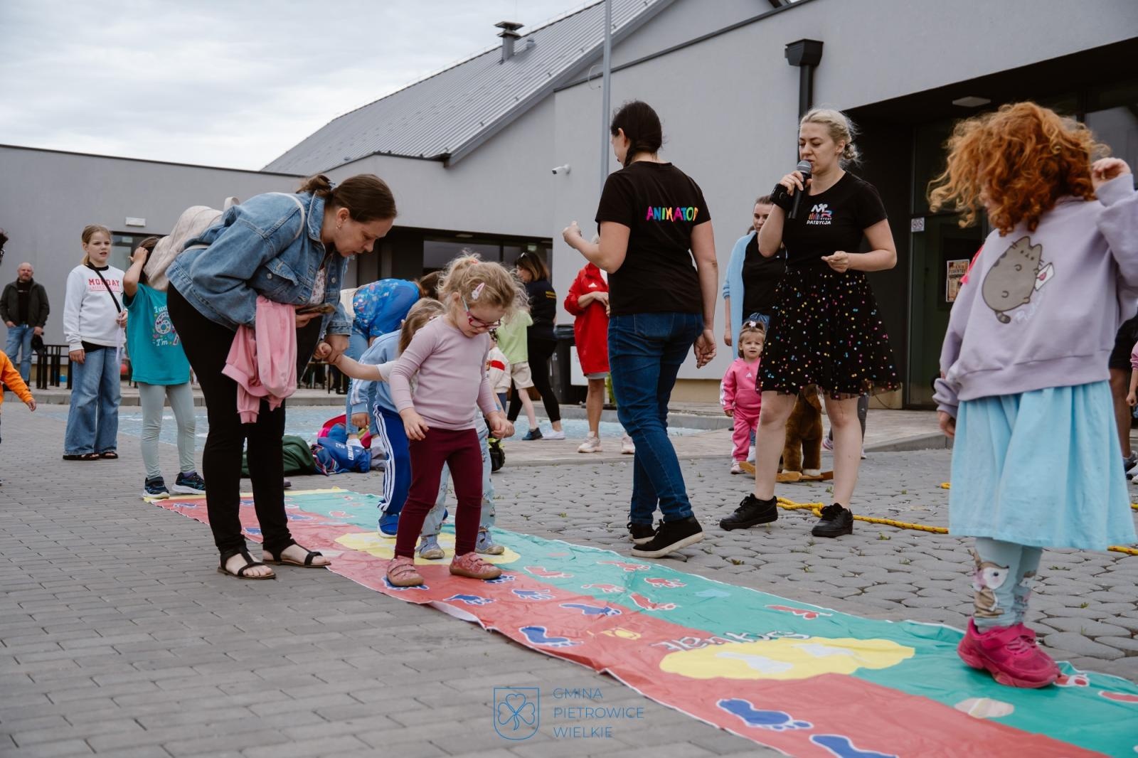Zdjęcie w galerii na portalu naszraciborz.pl: Integracja najmłodszych w Kornicach. Wspólna zabawa w nowym gminnym przedszkolu i żłobku wiadomości z regionu