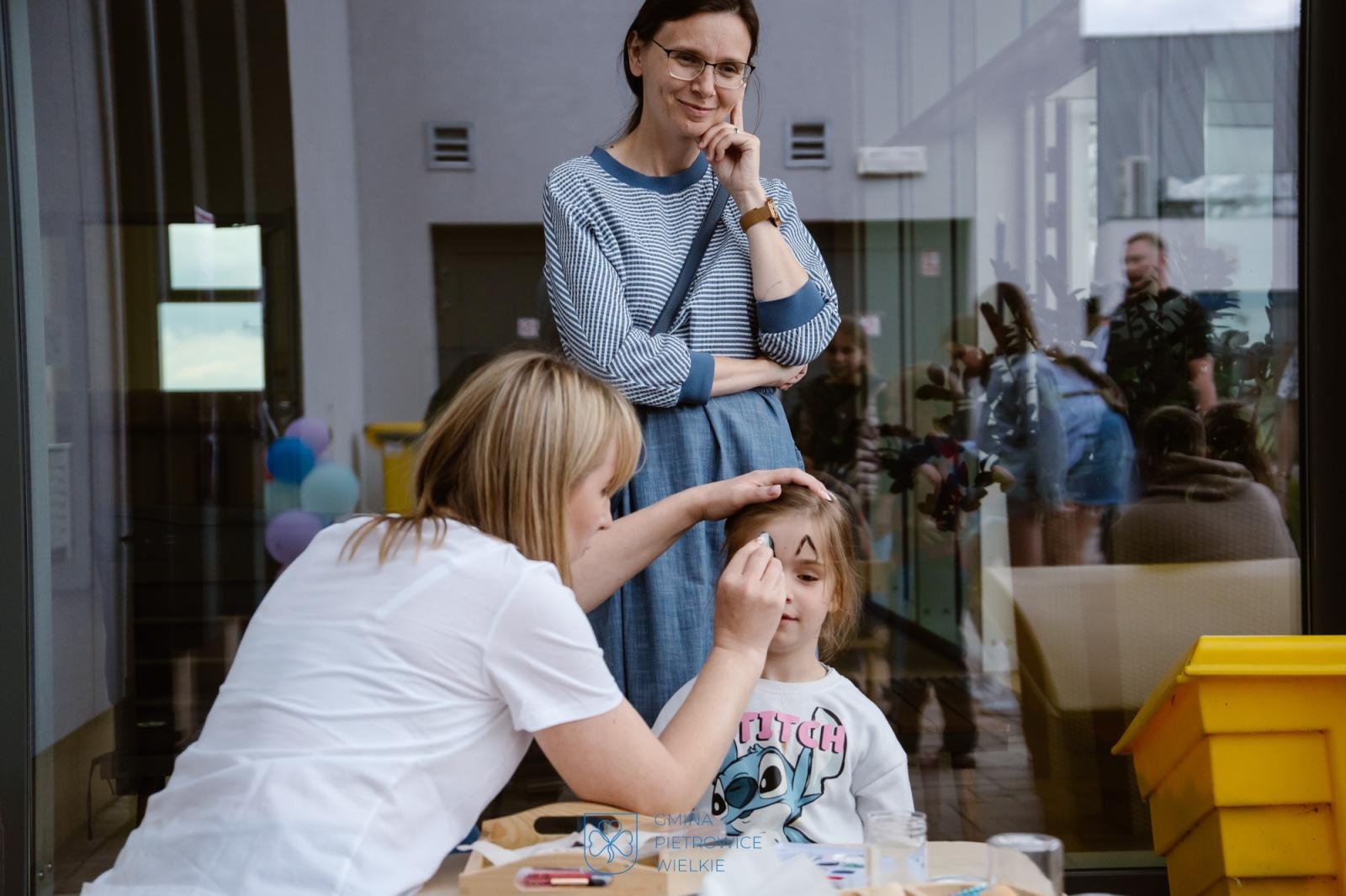 Zdjęcie w galerii na portalu naszraciborz.pl: Integracja najmłodszych w Kornicach. Wspólna zabawa w nowym gminnym przedszkolu i żłobku wiadomości z regionu