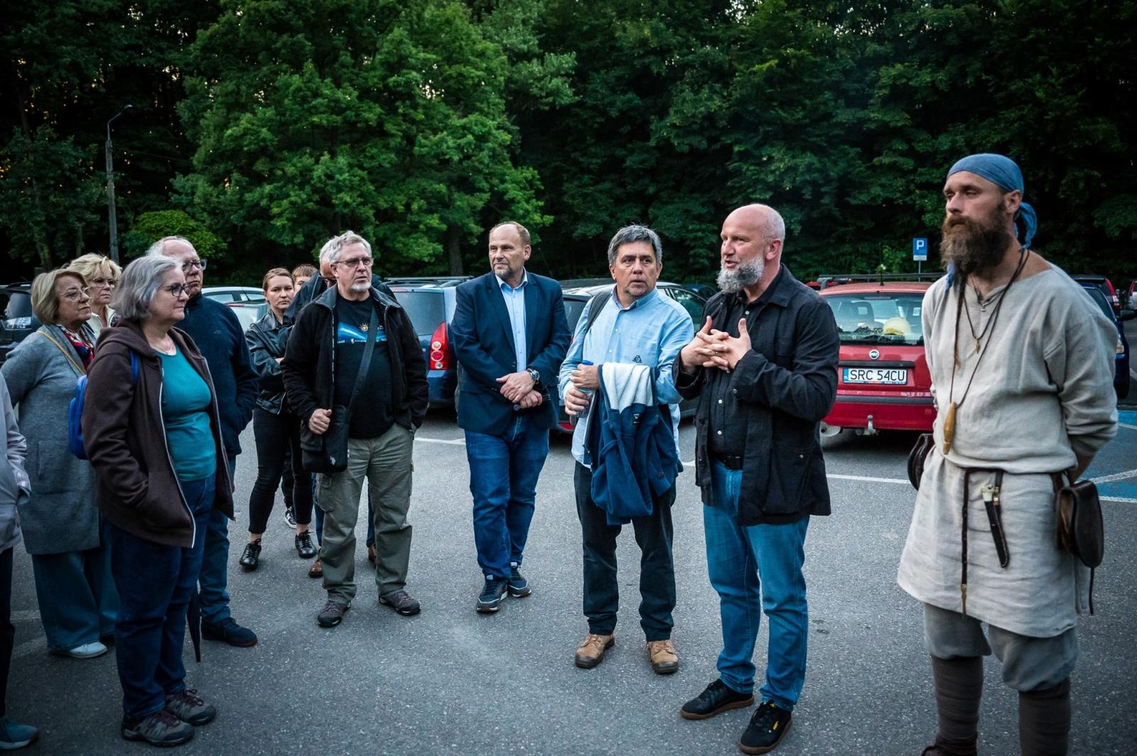 Zdjęcie w galerii na portalu naszraciborz.pl: Tajemnice Obory i słowiańskie dziedzictwo. Nocne wydarzenie na Zamku Piastowskim i w Raciborskim Grodzie wiadomości z regionu