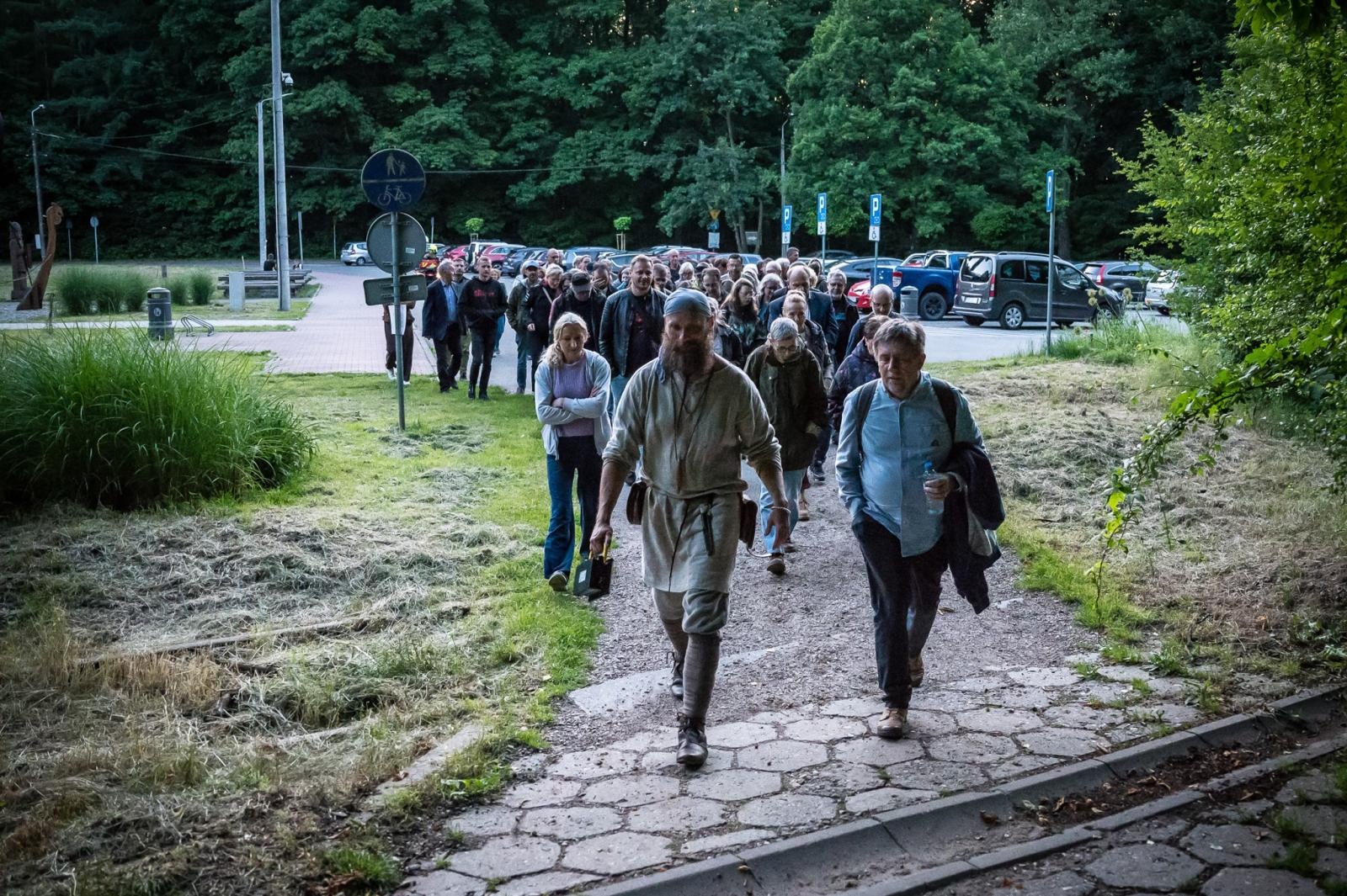 Zdjęcie w galerii na portalu naszraciborz.pl: Tajemnice Obory i słowiańskie dziedzictwo. Nocne wydarzenie na Zamku Piastowskim i w Raciborskim Grodzie wiadomości z regionu