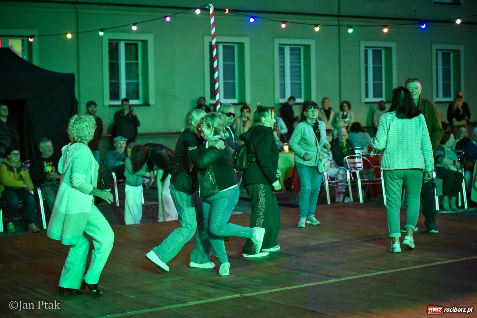 Zdjęcie w galerii na portalu naszraciborz.pl: Potańcówka na Ofce podczas Dni Raciborza 2026. Jazz, taniec i letnia atmosfera w sercu miasta wiadomości z regionu
