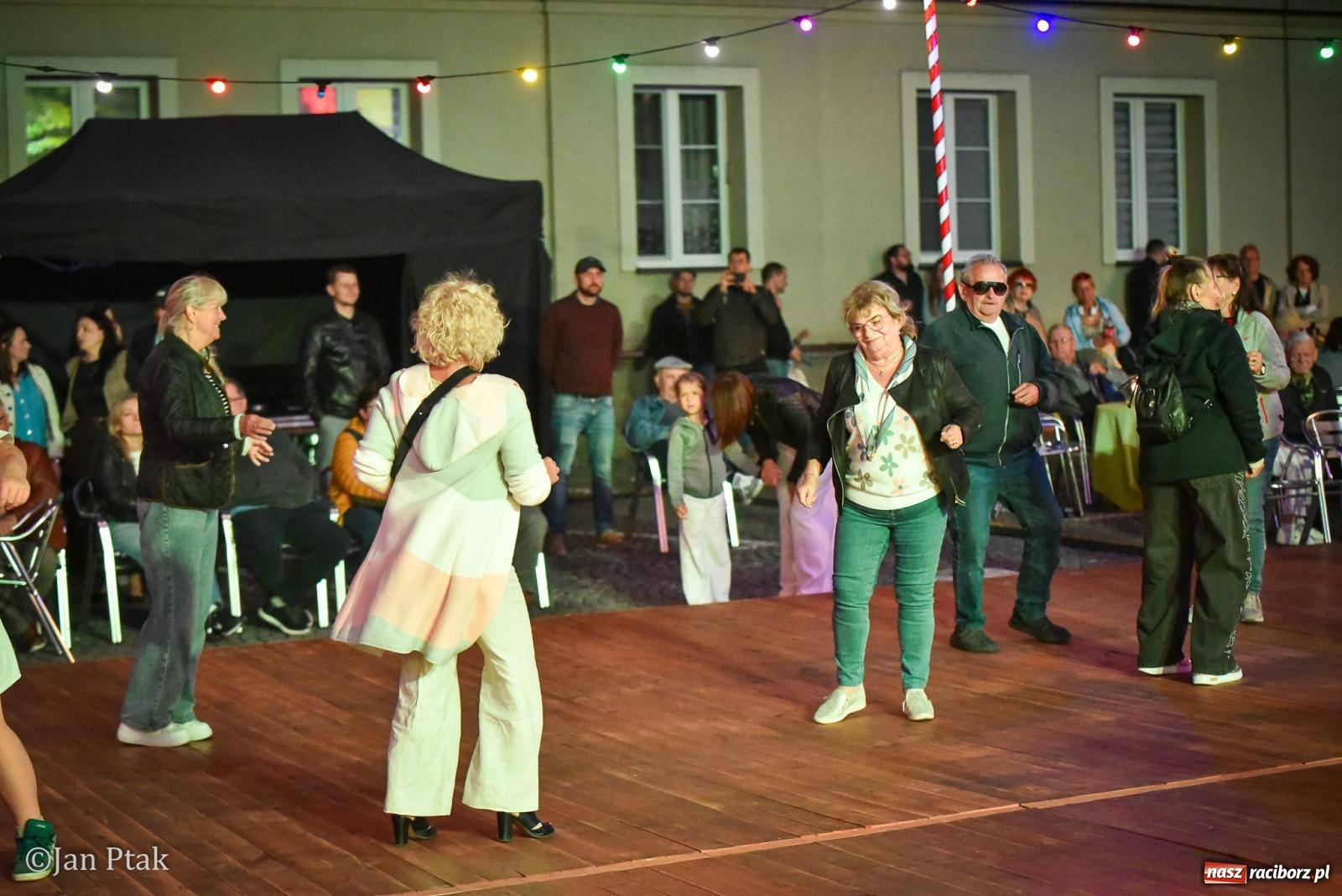 Zdjęcie w galerii na portalu naszraciborz.pl: Potańcówka na Ofce podczas Dni Raciborza 2026. Jazz, taniec i letnia atmosfera w sercu miasta wiadomości z regionu