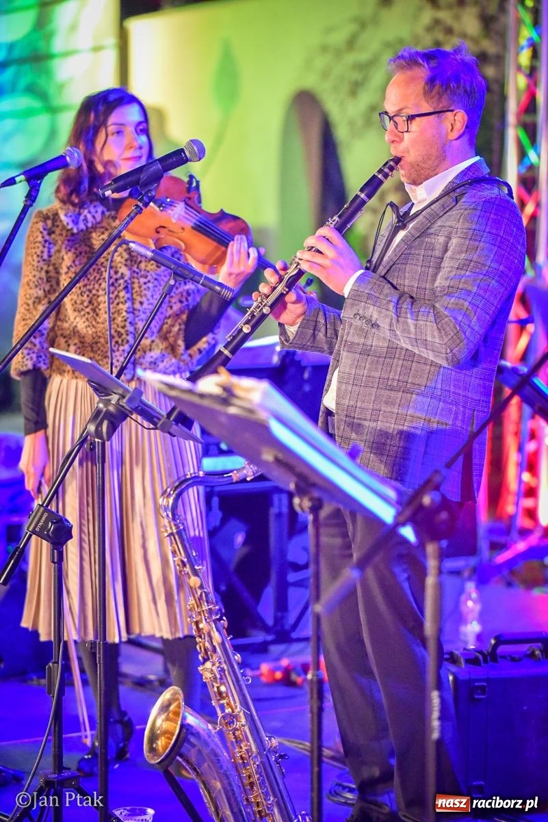 Zdjęcie w galerii na portalu naszraciborz.pl: Potańcówka na Ofce podczas Dni Raciborza 2026. Jazz, taniec i letnia atmosfera w sercu miasta wiadomości z regionu