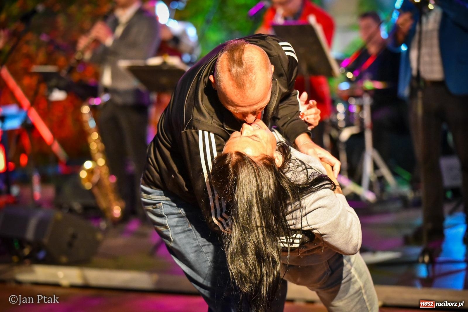 Zdjęcie w galerii na portalu naszraciborz.pl: Potańcówka na Ofce podczas Dni Raciborza 2026. Jazz, taniec i letnia atmosfera w sercu miasta wiadomości z regionu