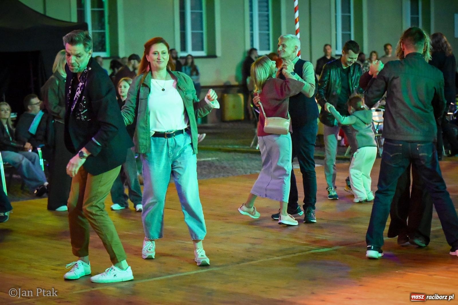 Zdjęcie w galerii na portalu naszraciborz.pl: Potańcówka na Ofce podczas Dni Raciborza 2026. Jazz, taniec i letnia atmosfera w sercu miasta wiadomości z regionu