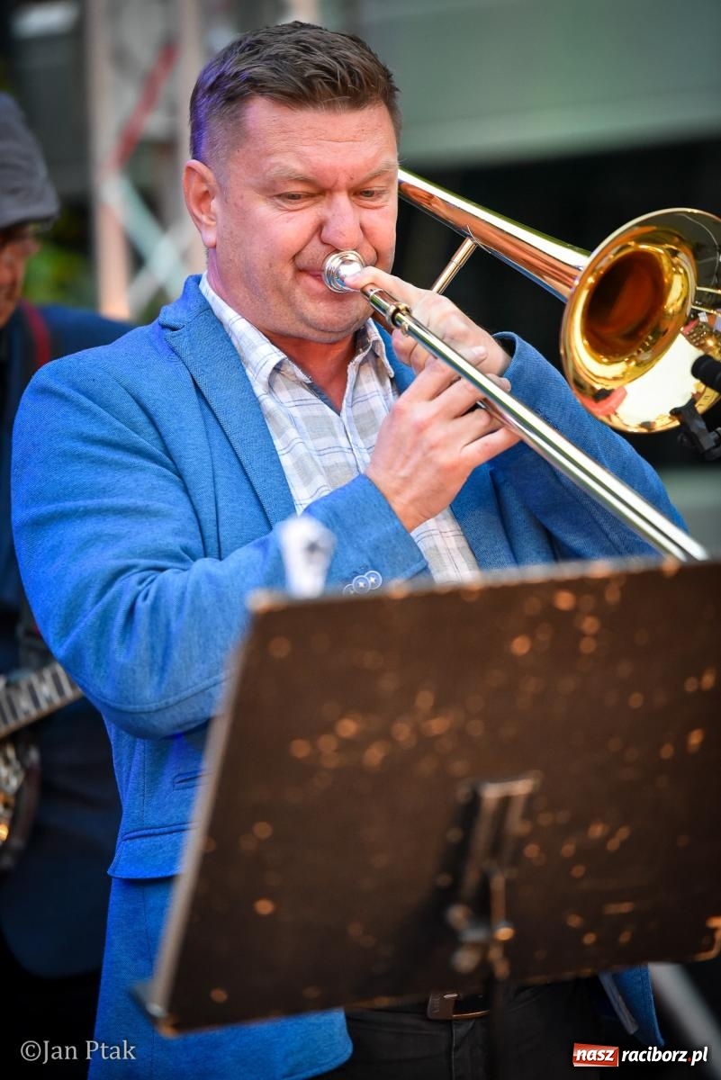 Zdjęcie w galerii na portalu naszraciborz.pl: Potańcówka na Ofce podczas Dni Raciborza 2026. Jazz, taniec i letnia atmosfera w sercu miasta wiadomości z regionu