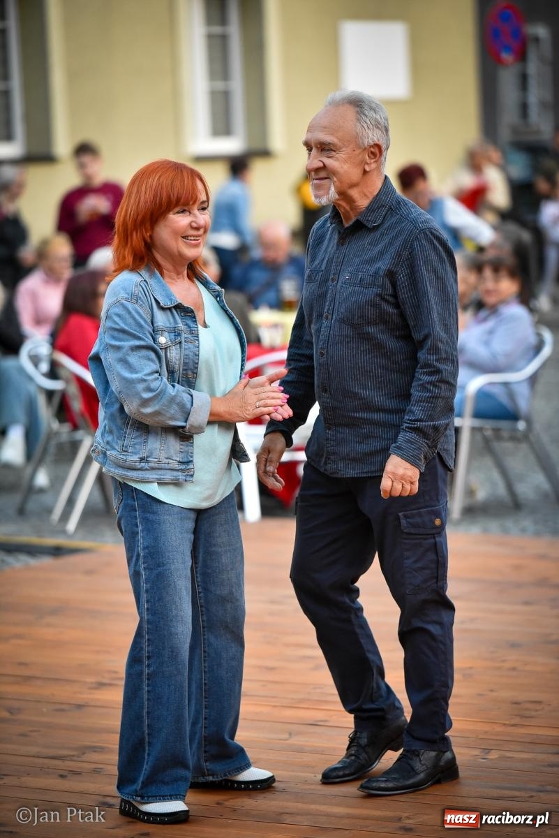Zdjęcie w galerii na portalu naszraciborz.pl: Potańcówka na Ofce podczas Dni Raciborza 2026. Jazz, taniec i letnia atmosfera w sercu miasta wiadomości z regionu