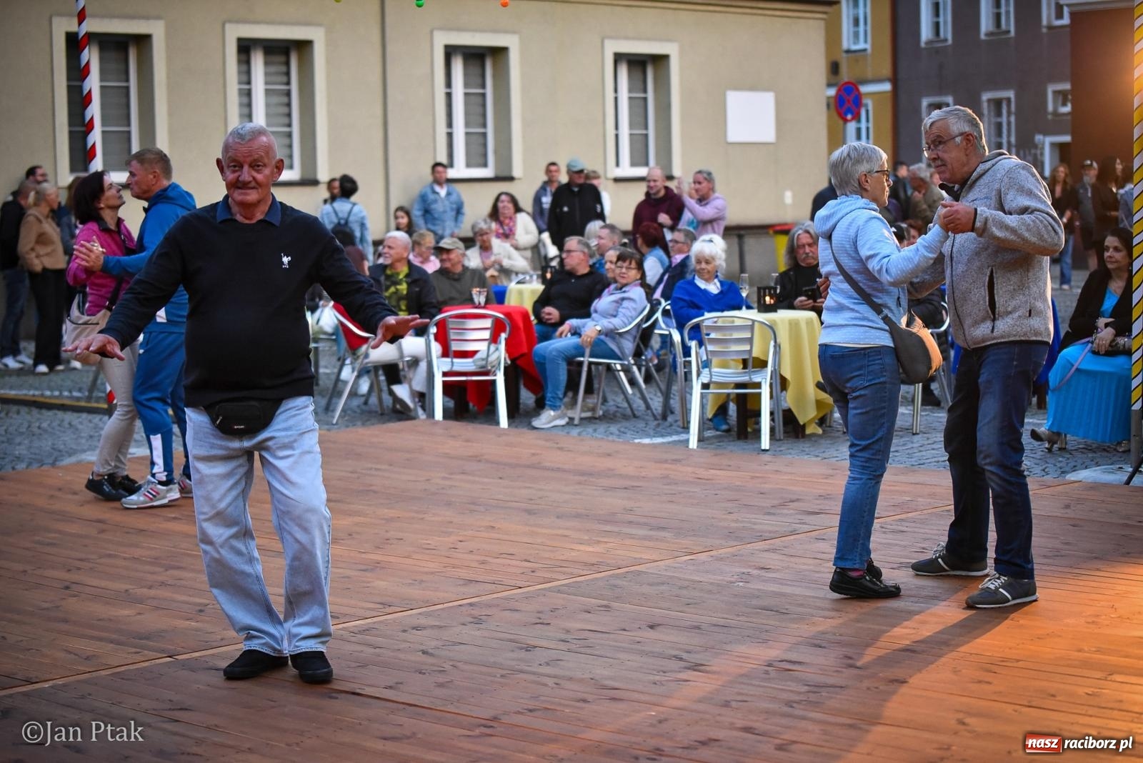 Zdjęcie w galerii na portalu naszraciborz.pl: Potańcówka na Ofce podczas Dni Raciborza 2026. Jazz, taniec i letnia atmosfera w sercu miasta wiadomości z regionu