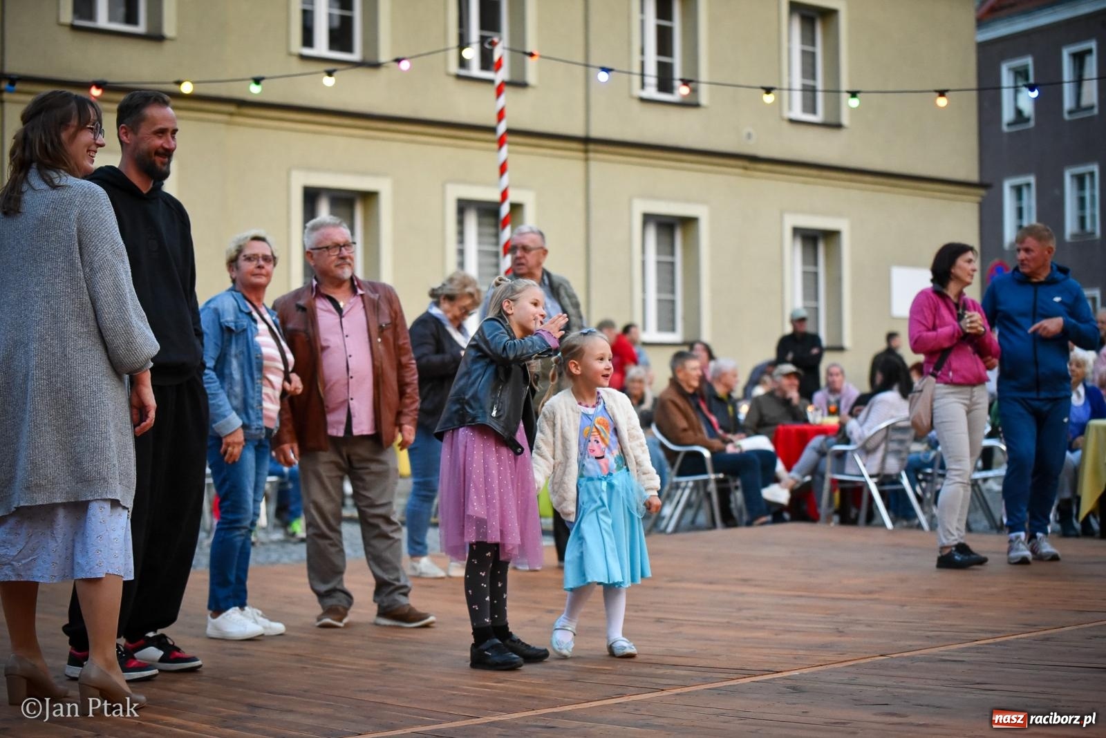 Zdjęcie w galerii na portalu naszraciborz.pl: Potańcówka na Ofce podczas Dni Raciborza 2026. Jazz, taniec i letnia atmosfera w sercu miasta wiadomości z regionu