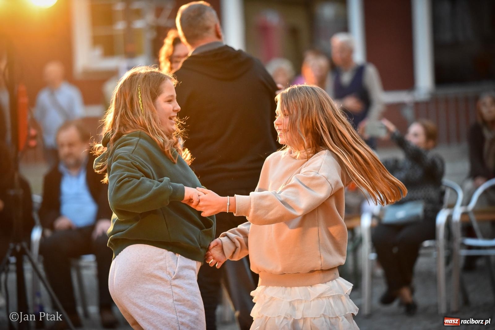Zdjęcie w galerii na portalu naszraciborz.pl: Potańcówka na Ofce podczas Dni Raciborza 2026. Jazz, taniec i letnia atmosfera w sercu miasta wiadomości z regionu