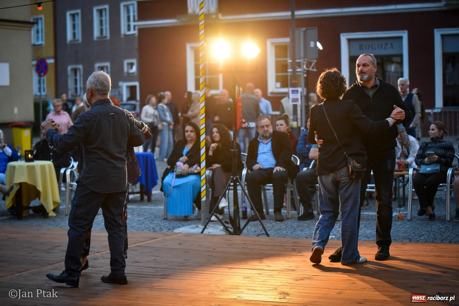 Zdjęcie w galerii na portalu naszraciborz.pl: Potańcówka na Ofce podczas Dni Raciborza 2026. Jazz, taniec i letnia atmosfera w sercu miasta wiadomości z regionu