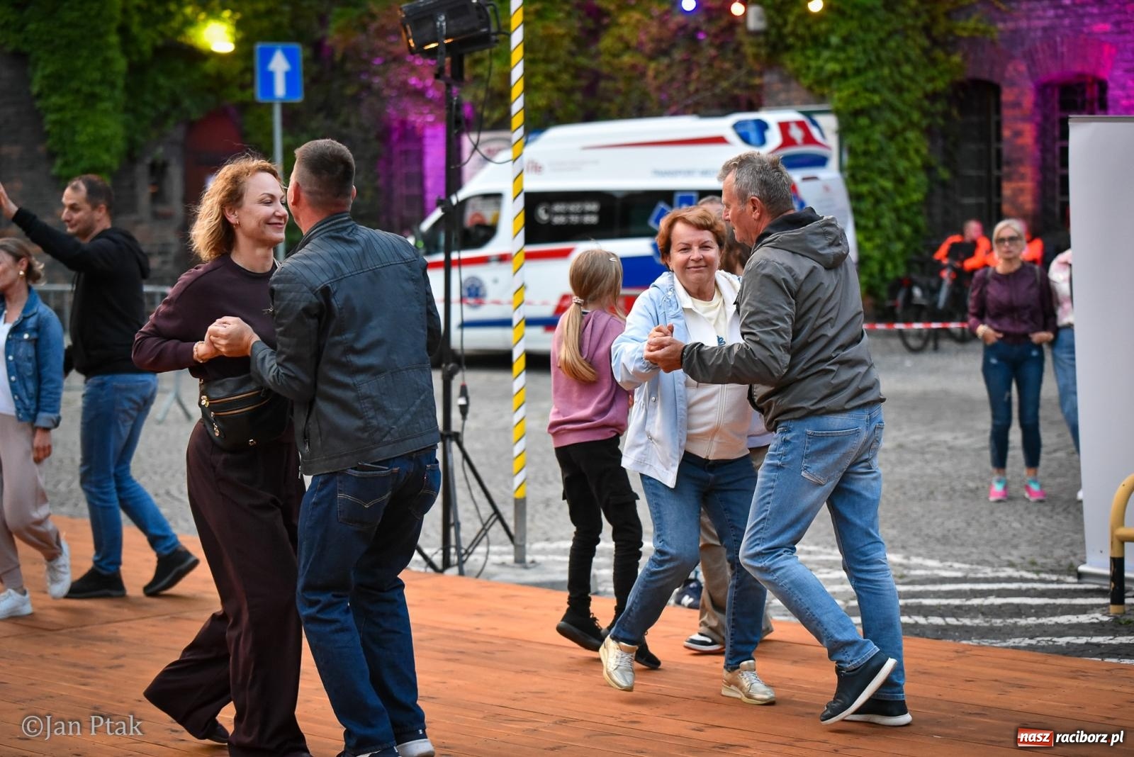 Zdjęcie w galerii na portalu naszraciborz.pl: Potańcówka na Ofce podczas Dni Raciborza 2026. Jazz, taniec i letnia atmosfera w sercu miasta wiadomości z regionu