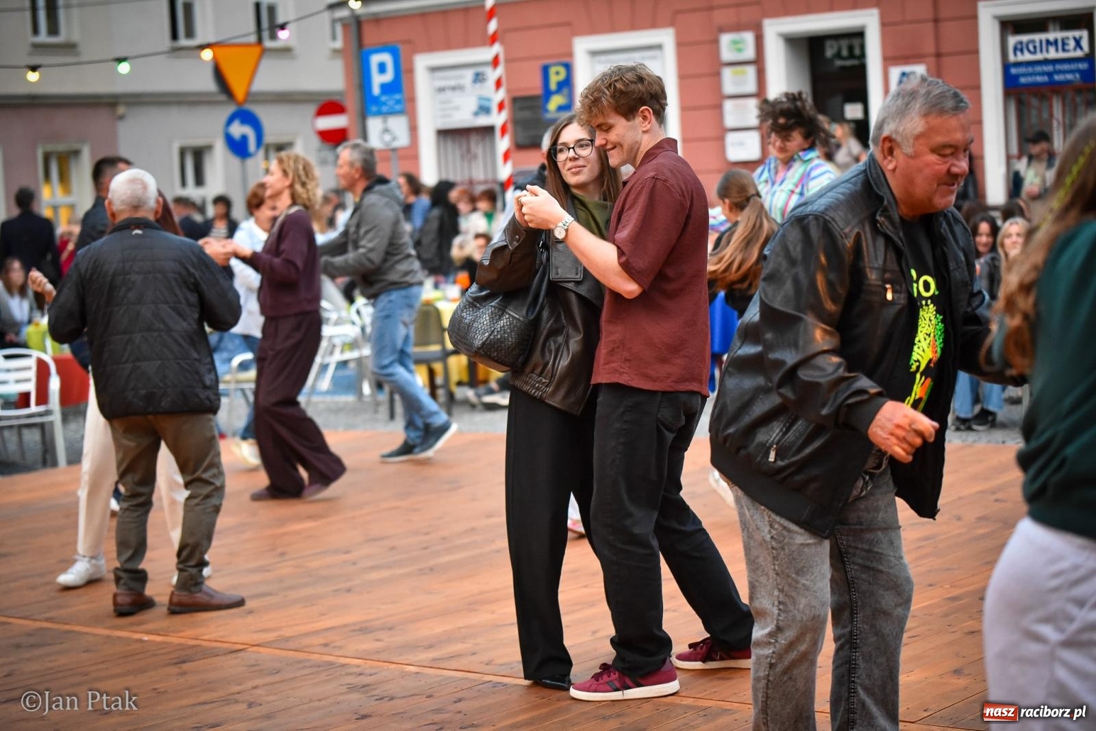 Zdjęcie w galerii na portalu naszraciborz.pl: Potańcówka na Ofce podczas Dni Raciborza 2026. Jazz, taniec i letnia atmosfera w sercu miasta wiadomości z regionu