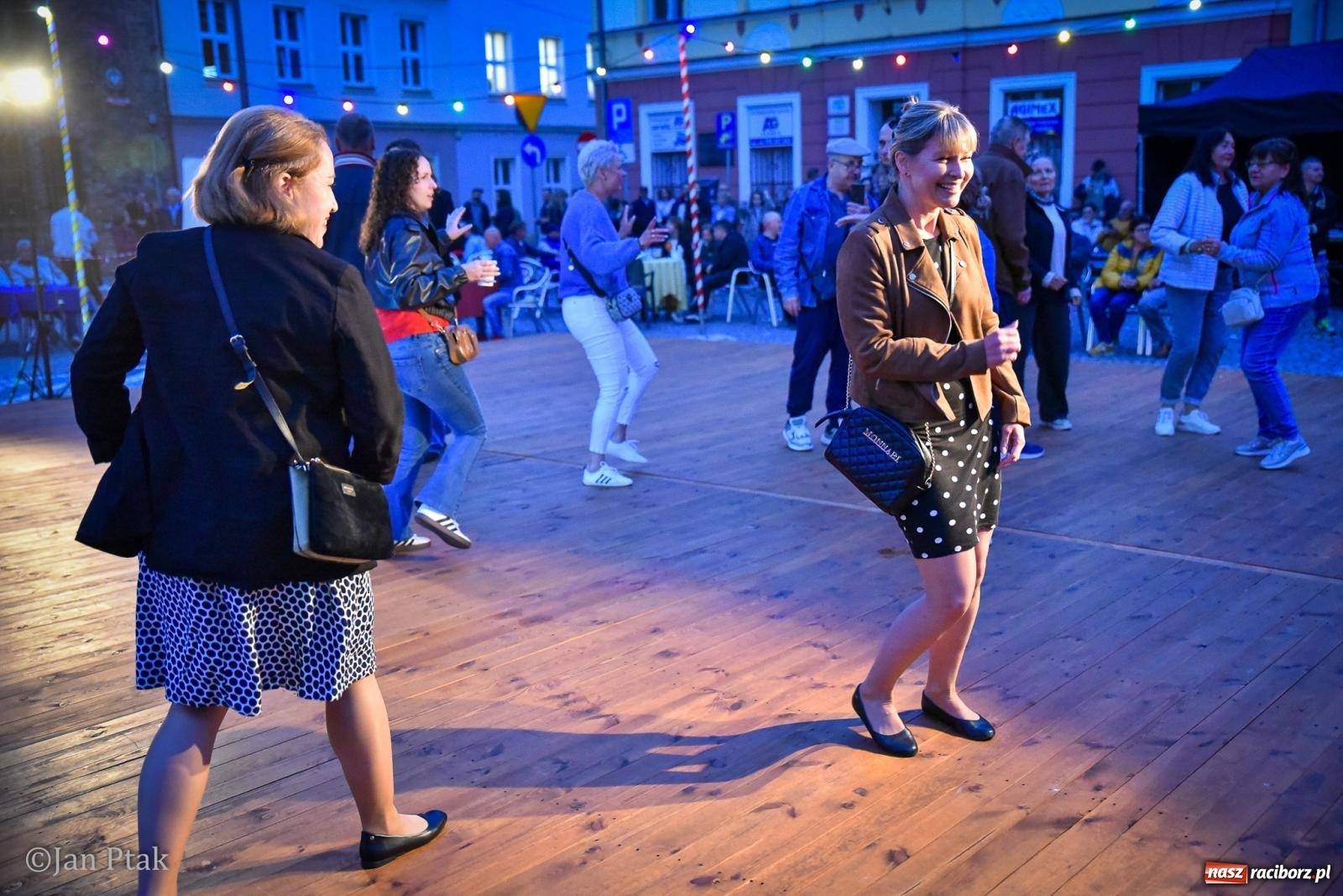 Zdjęcie w galerii na portalu naszraciborz.pl: Potańcówka na Ofce podczas Dni Raciborza 2026. Jazz, taniec i letnia atmosfera w sercu miasta wiadomości z regionu