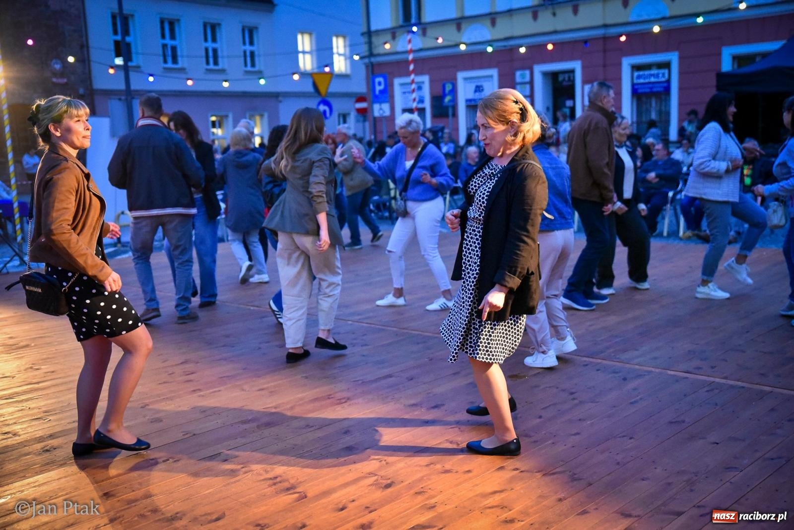 Zdjęcie w galerii na portalu naszraciborz.pl: Potańcówka na Ofce podczas Dni Raciborza 2026. Jazz, taniec i letnia atmosfera w sercu miasta wiadomości z regionu