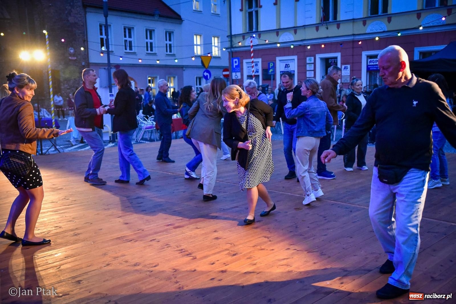 Zdjęcie w galerii na portalu naszraciborz.pl: Potańcówka na Ofce podczas Dni Raciborza 2026. Jazz, taniec i letnia atmosfera w sercu miasta wiadomości z regionu