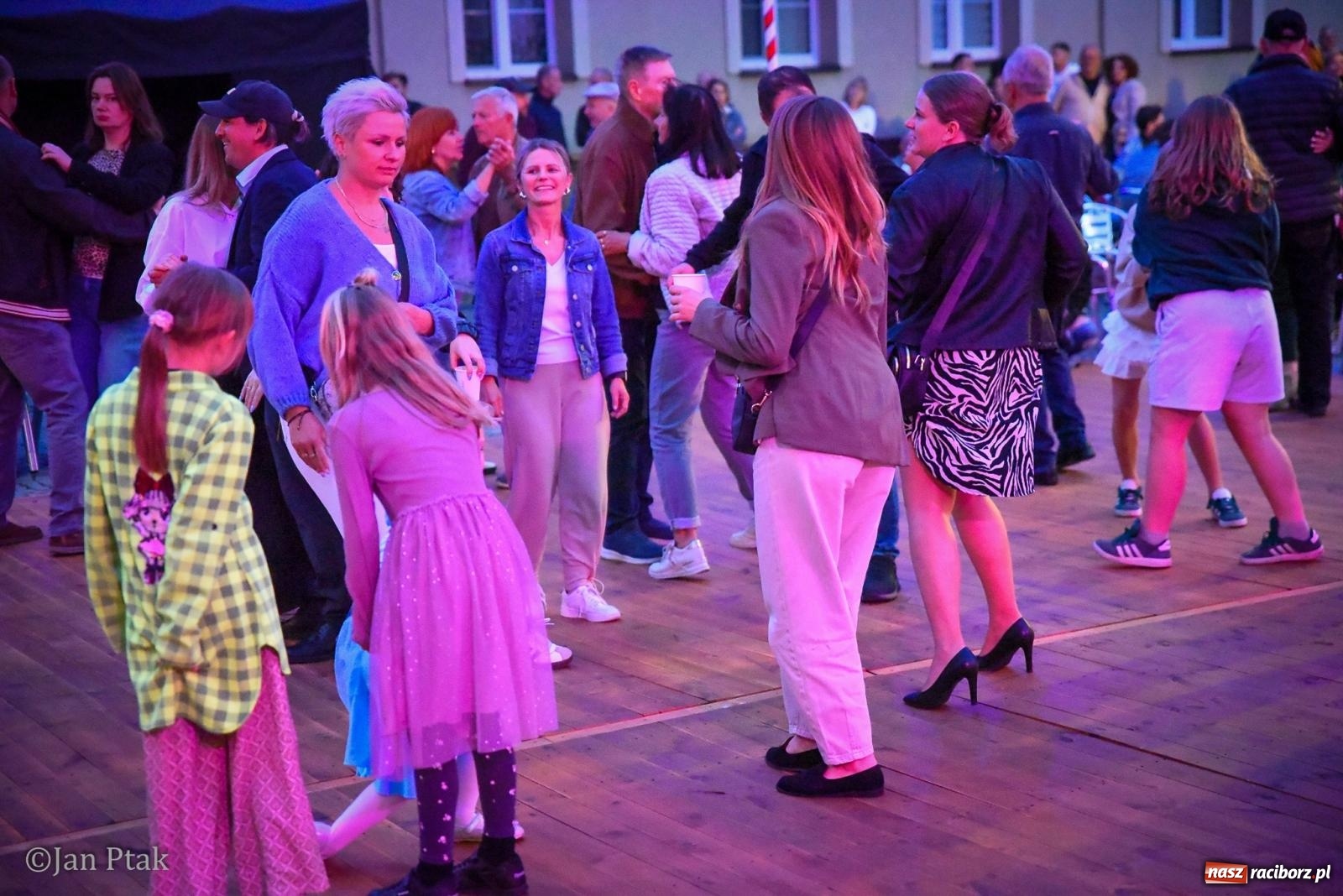 Zdjęcie w galerii na portalu naszraciborz.pl: Potańcówka na Ofce podczas Dni Raciborza 2026. Jazz, taniec i letnia atmosfera w sercu miasta wiadomości z regionu