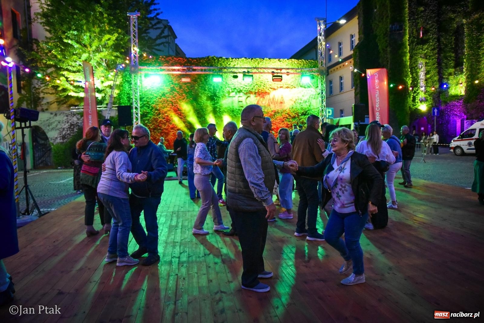 Zdjęcie w galerii na portalu naszraciborz.pl: Potańcówka na Ofce podczas Dni Raciborza 2026. Jazz, taniec i letnia atmosfera w sercu miasta wiadomości z regionu