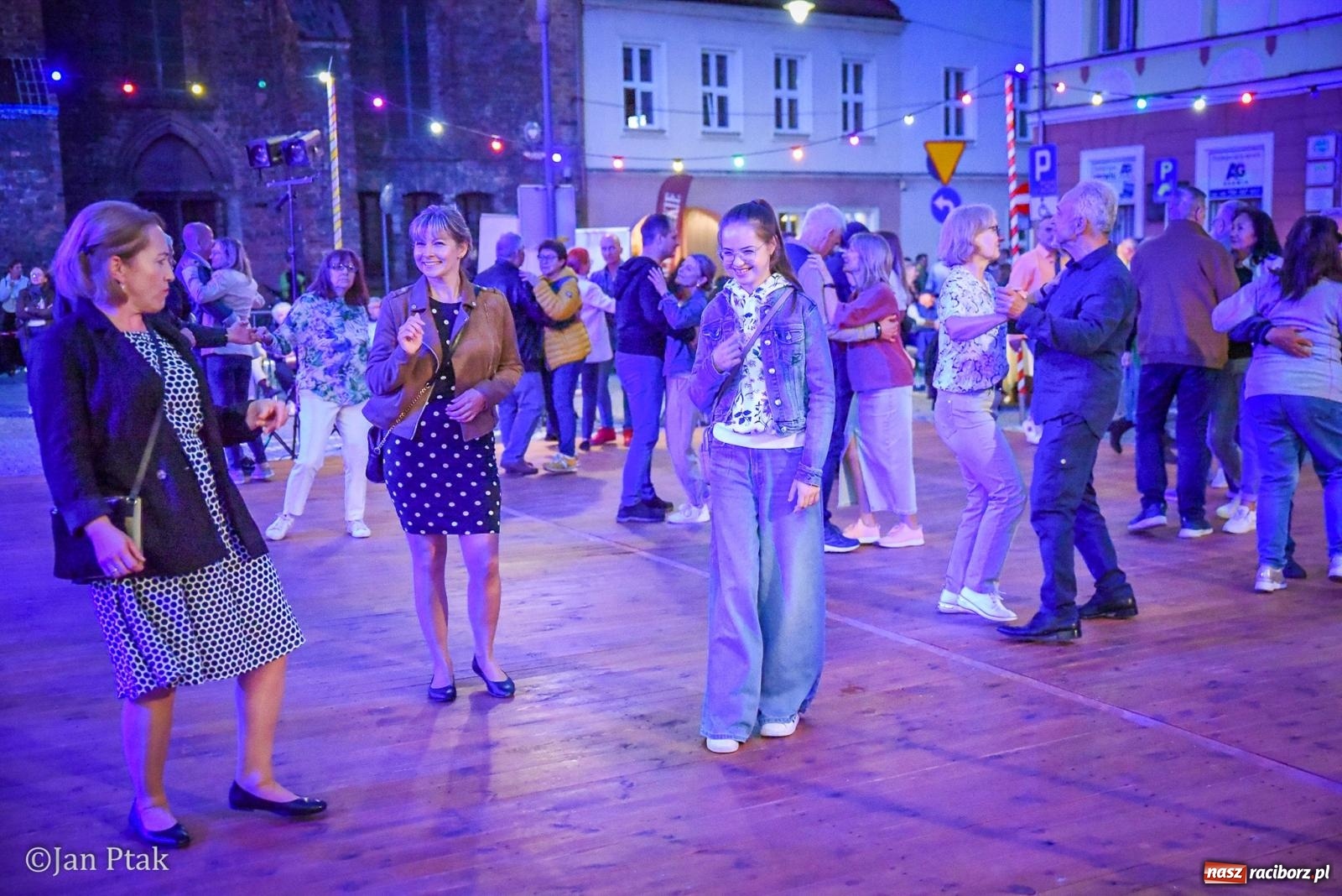 Zdjęcie w galerii na portalu naszraciborz.pl: Potańcówka na Ofce podczas Dni Raciborza 2026. Jazz, taniec i letnia atmosfera w sercu miasta wiadomości z regionu