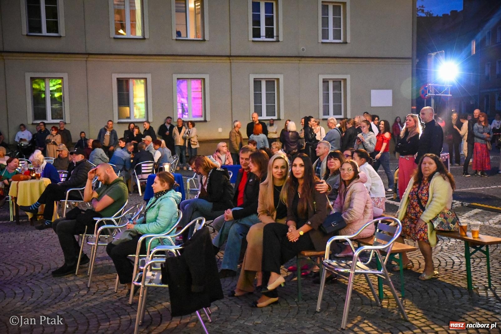 Zdjęcie w galerii na portalu naszraciborz.pl: Potańcówka na Ofce podczas Dni Raciborza 2026. Jazz, taniec i letnia atmosfera w sercu miasta wiadomości z regionu
