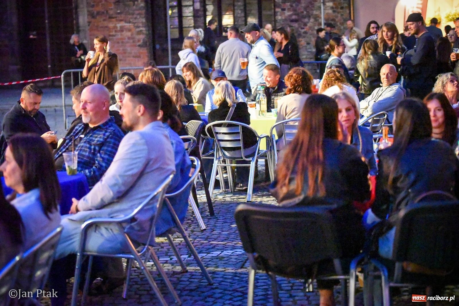 Zdjęcie w galerii na portalu naszraciborz.pl: Potańcówka na Ofce podczas Dni Raciborza 2026. Jazz, taniec i letnia atmosfera w sercu miasta wiadomości z regionu