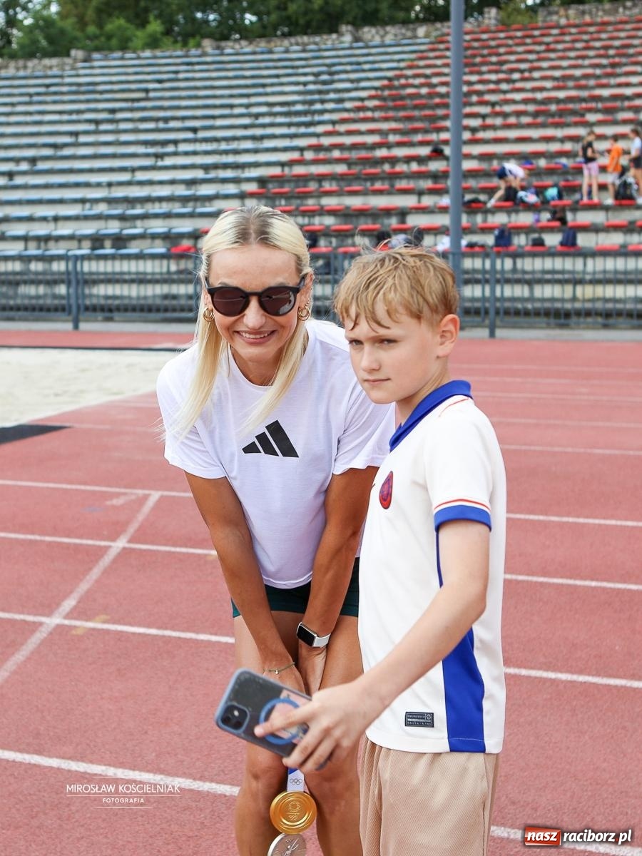 Zdjęcie w galerii na portalu naszraciborz.pl: Dni Raciborza 2026 rozpoczęte Dniem Sportu. Olimpijczycy spotkali się z dziećmi i młodzieżą wiadomości z regionu
