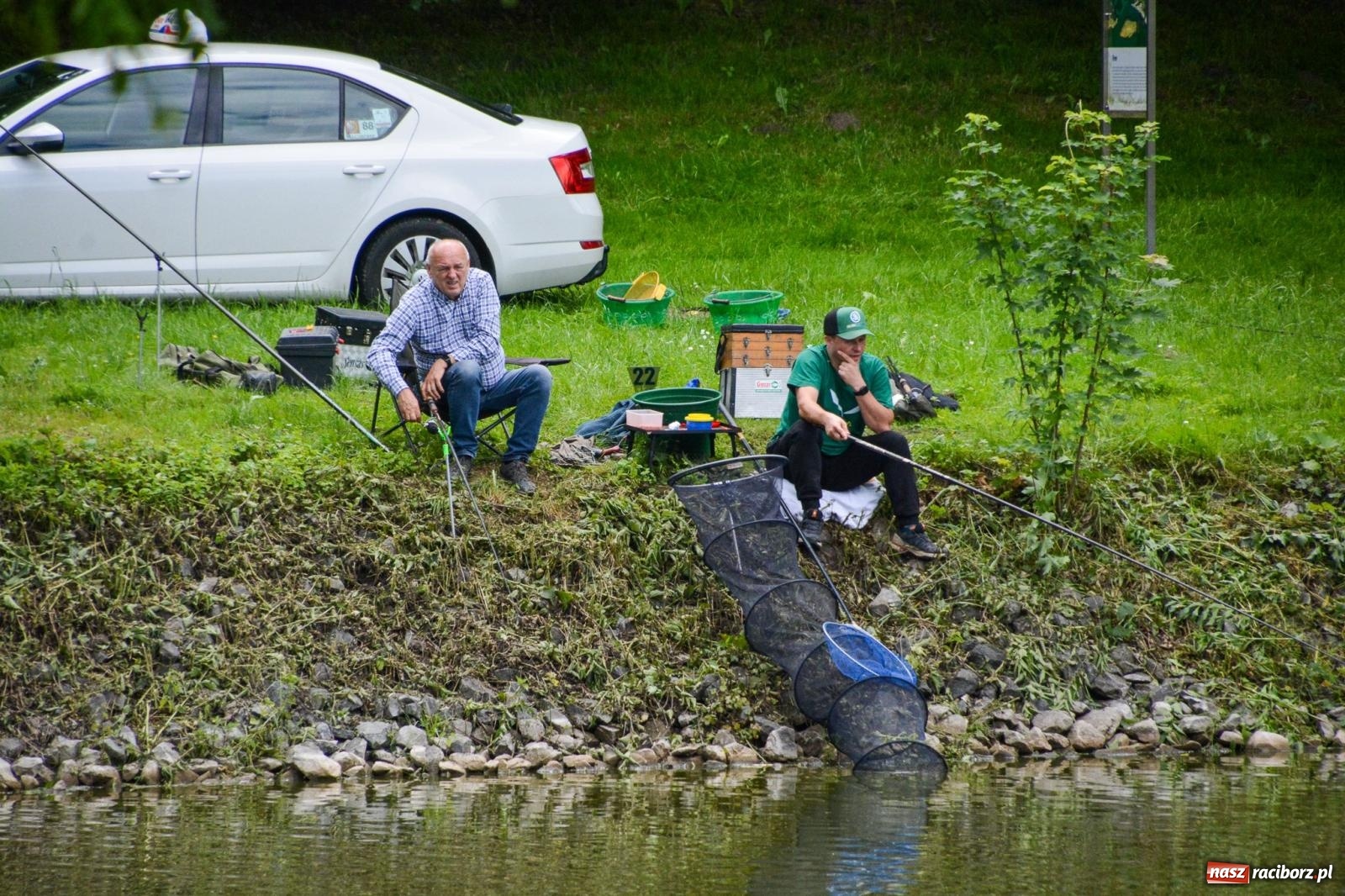 Zdjęcie w galerii na portalu naszraciborz.pl: Rodzinne wędkowanie w Krowiarkach. Puchar Wójta dla Patryka i Szymona Lepiorzów wiadomości z regionu